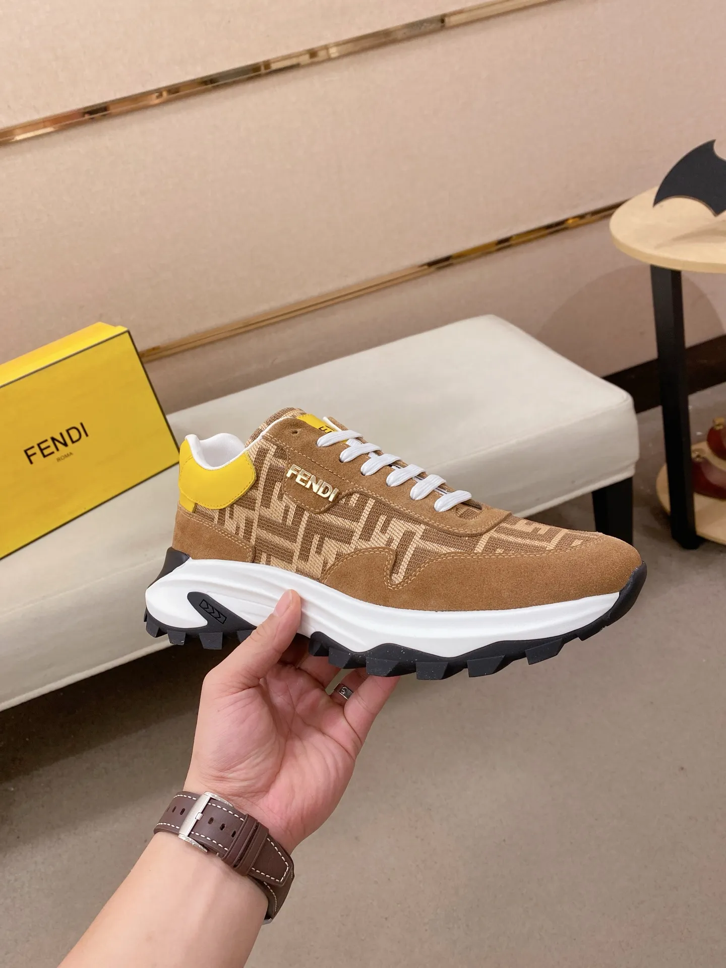 Men's shoes 💰 462💰 (fendi) New style 👊🏻 upper 🇮🇹 imported cowhide fabric 🇩🇪 lining imported sheepskin lining. The original outsole is molded to highlight the identity of every man, and the upper foot is elegant and stable🚶🏻🚶🏻The high-end custom counters reproduce the original version📯No matter the wind or rain, the shoe last remains unchanged and can withstand the verification of time🔍️,🔵 Size: 38-44